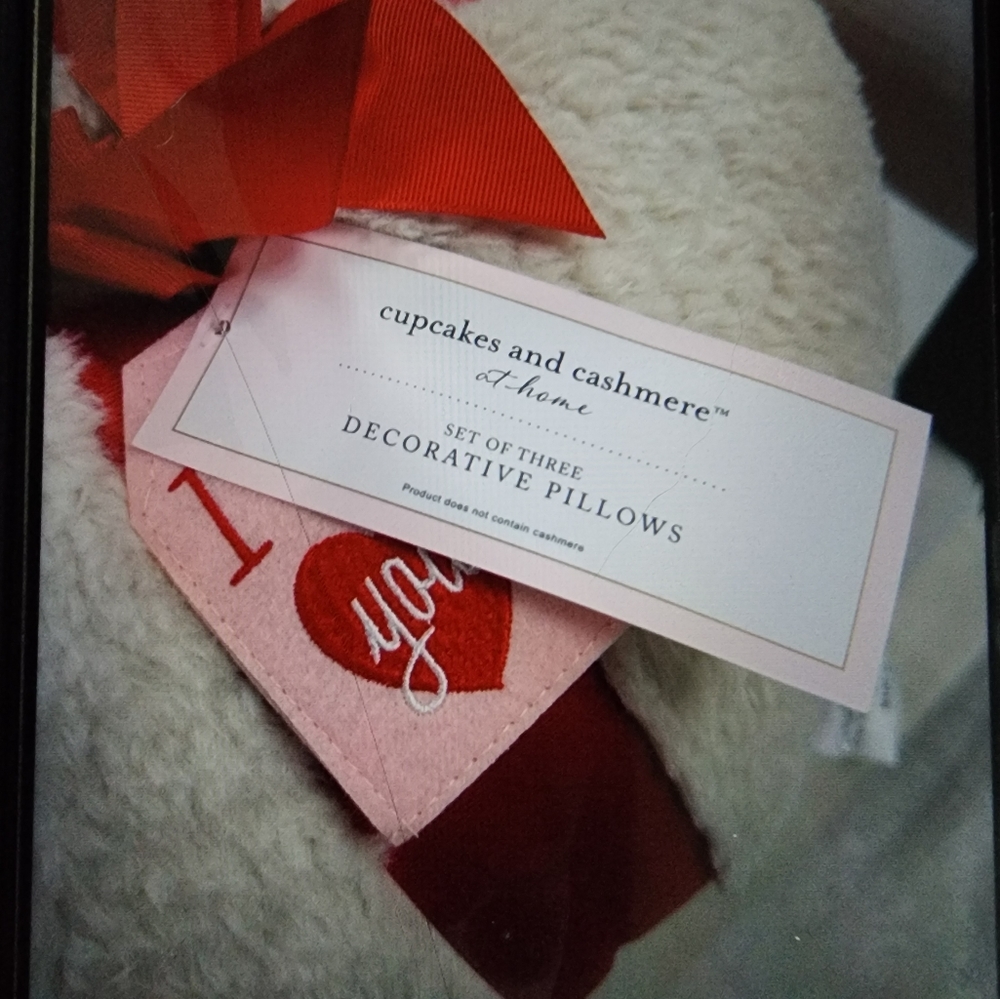 NWT Cupcake & Cashmere 3 pack of adorable heart Pillows ❤️ - Picture 3 of 8